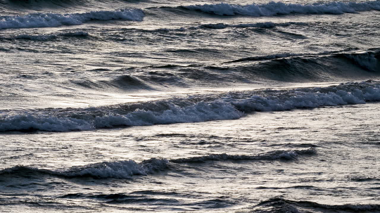 Waves splashing in 480 fps slow motion