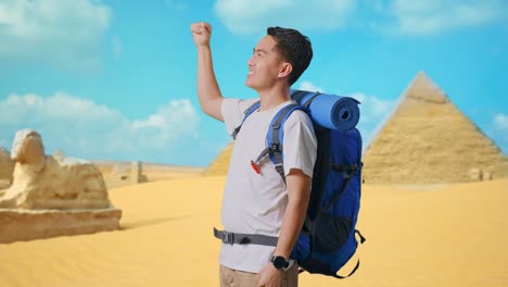 happy traveler at the pyramids of egypt