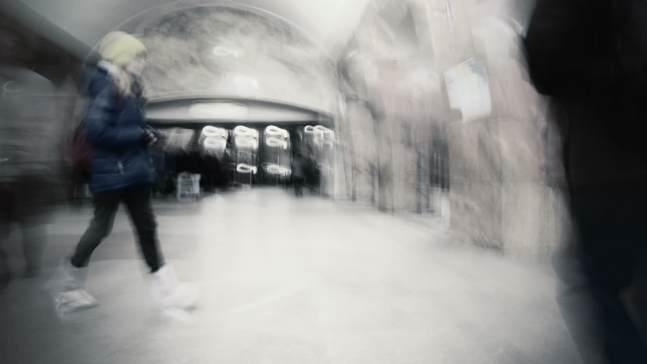 지하철 타임프에 있는 사람들