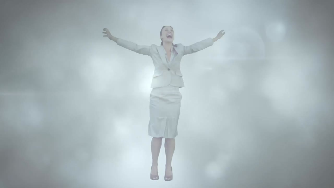 animación de puntos de luz sobre una mujer de negocios biracial saltando con los brazos extendidos