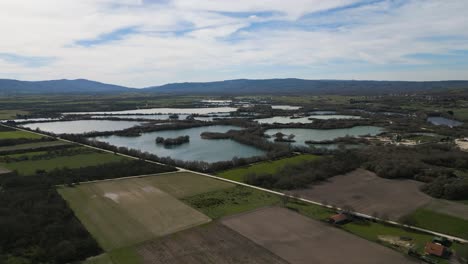 Dolly-Aérea-Panorámica-Sobre-Campos-De-Cultivo-Y-Antigua-Laguna-De-Antela-Areeiras-Da-Limia-En-Xinzo-De-Limia-Ourense-Galicia-España