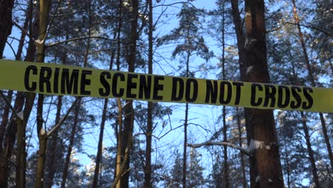 una escena del crimen es cualquier lugar que pueda estar asociado con un crimen cometido