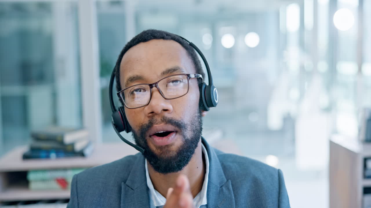 hombre negro, cara y consultoría de centro de llamadas