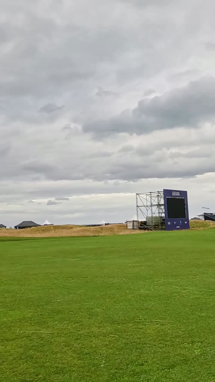 역사적인 골프 코스 풍경의 넓은 전망