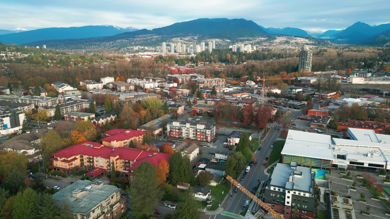 Zona residencial en Port Coquitlam con la montaña Eagle al fondo