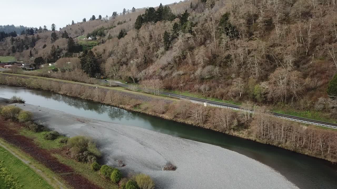 농촌 농장 필드와 강