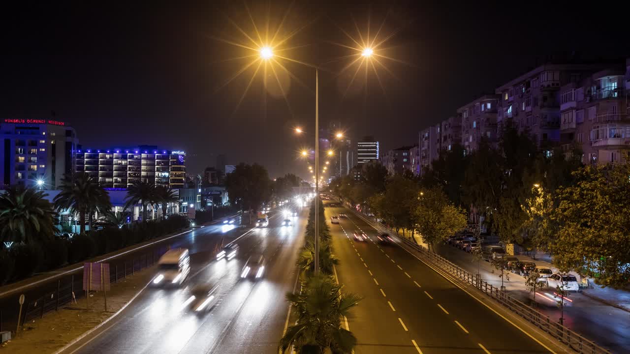 이즈미르의 야간 교통에 대한 4k 타임 스 - 터키 아름답고 인종 간 장면