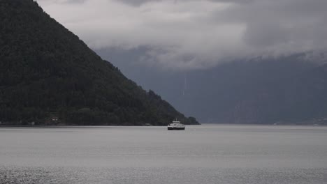 kinsarvik ferry between torvikbygd and jondal, mountains and clouds