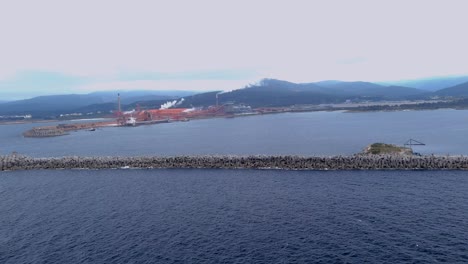 large-ship-unloading-raw-materials-in-the-port-of-the-alumio-factory-in-San-Ciprián,-Morás,-Xove,-Lugo,-Galicia,-Spain