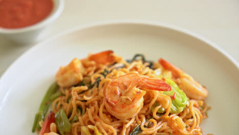 Stir-fried-instant-noodles-sukiyaki-with-shrimps---Asian-food-style