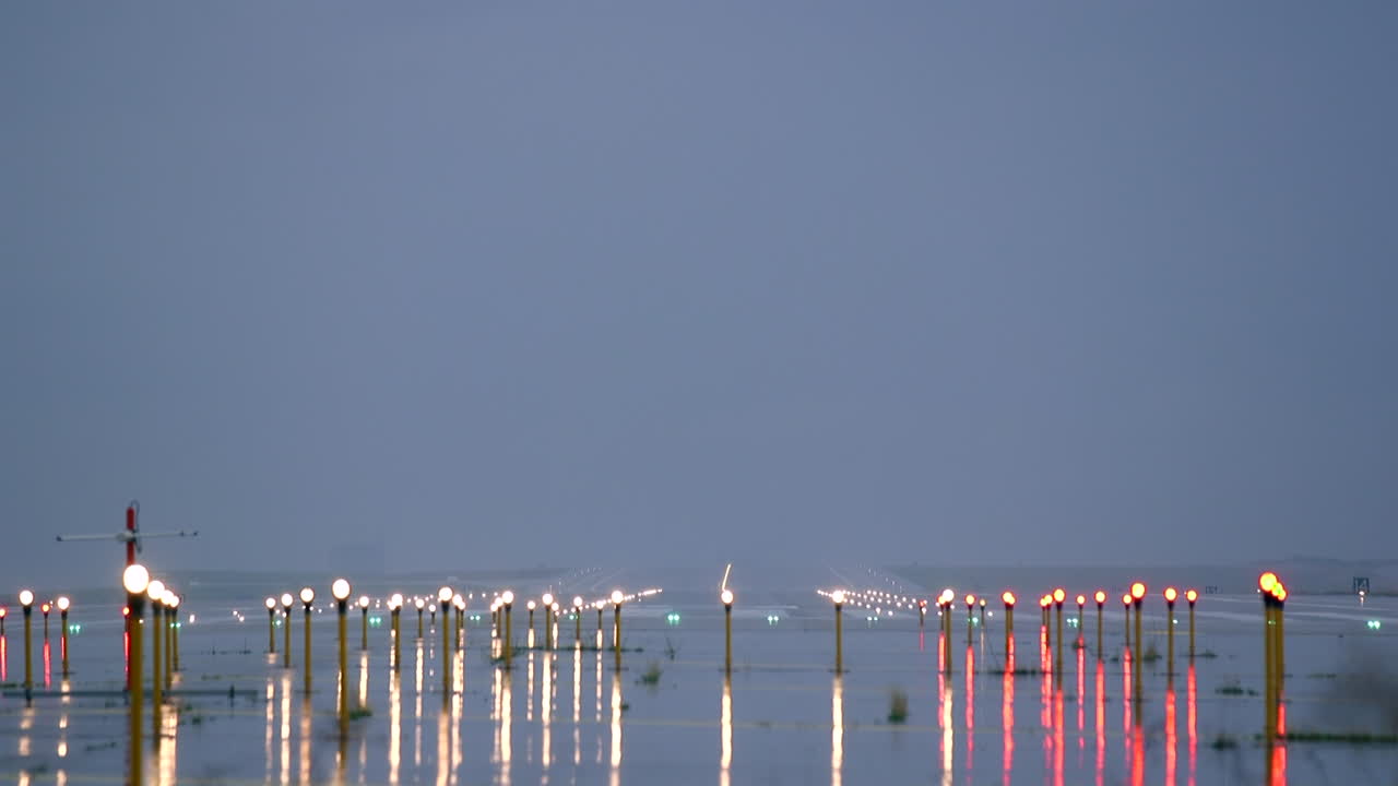 활주로에 비행기가 날 준비