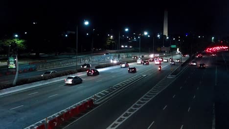 Tráfico-De-Vehículos-En-La-Avenida-&#39;23-De-Maio&#39;-En-La-Ciudad-De-Sao-Paulo,-Por-La-Noche