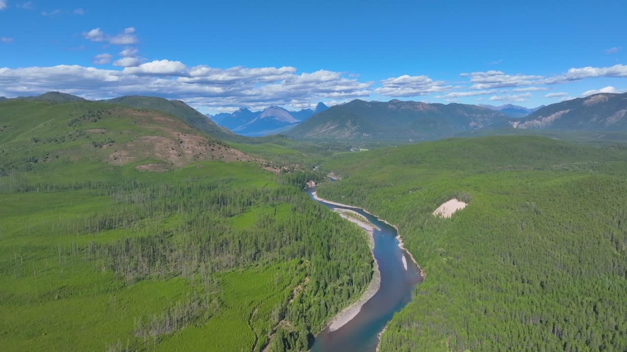 vista panorámica del río flathead cerca del parque nacional de los glaciares en montana, estados unidos