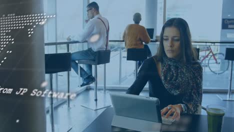animación del procesamiento de datos en diversas personas de negocios que usan tablets