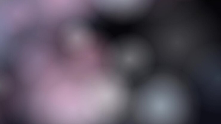 Sfondo astratto con luci bokeh soffuse rosa e bianche