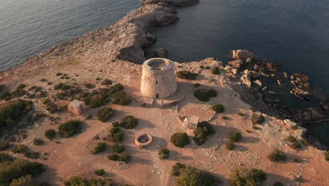 volando hacia la torre de vigilancia pirata en ibiza