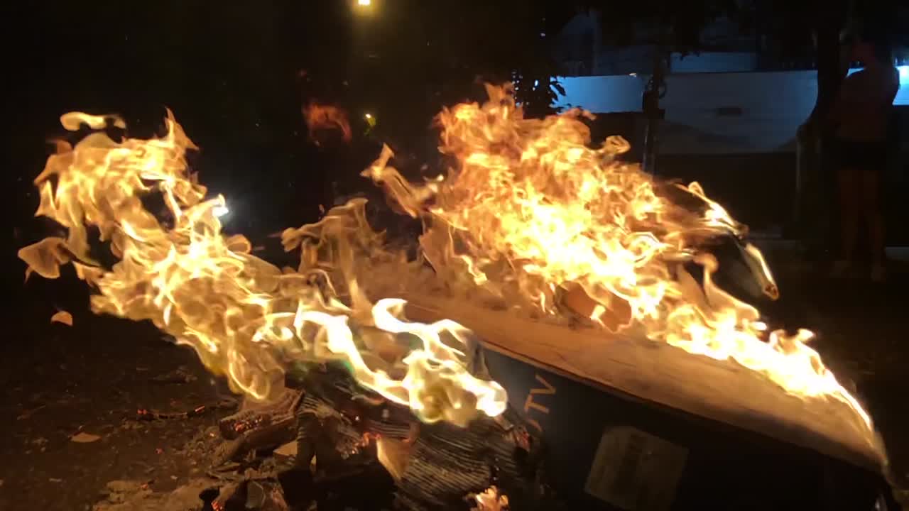 fuego quemando bosques en 10x cámara lenta