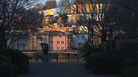 sun begins to set over colourful harbourside 4k