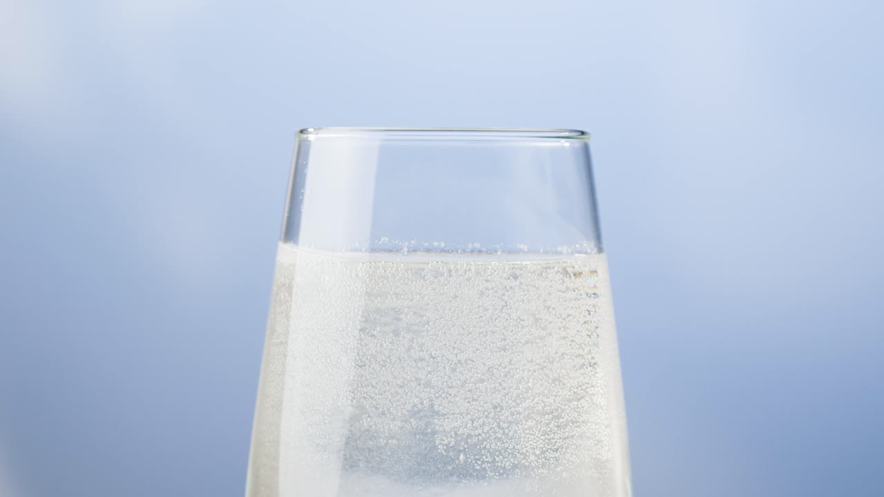 스파클링 워터 한 잔