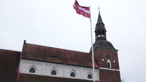 Lettische-Flagge-An-Feiertagen