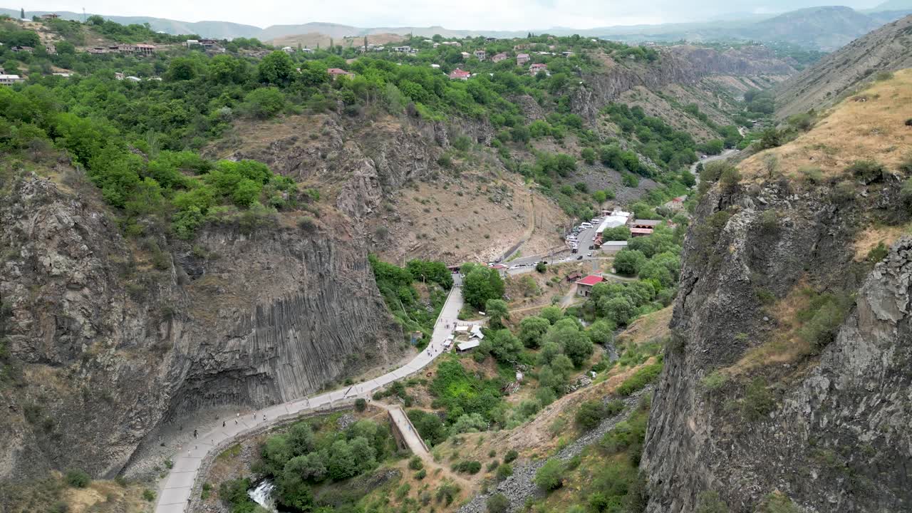 vídeo de drones de alta resolución de 4k de la hermosa valle de boven-azat- azat en armenia