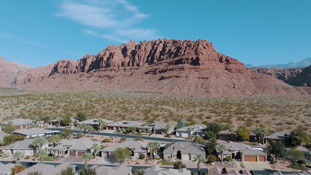 ivins, utah, comunidad planificada en la desembocadura del cañón de la nieve - aérea