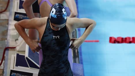 swimmer adjusting goggles and cap before race