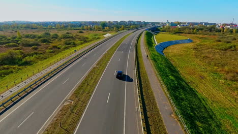 Tráfico-De-Coches-En-La-Carretera.-Paisaje-De-Carretera-Con-Vista-De-Drones.-Carretera-Carretera