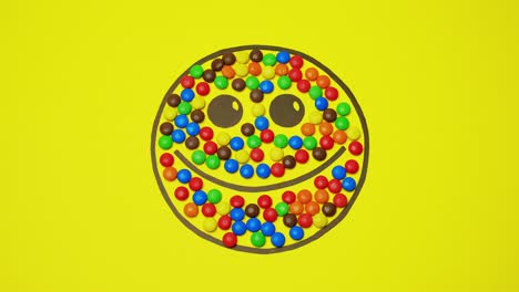 sonriente en fondo amarillo lleno de dulces de colores. los dulces redondos se alejan de la imagen.