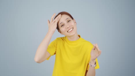 La-Mujer-Está-Mirando-Su-Piel.-Se-Examina-En-El-Espejo.