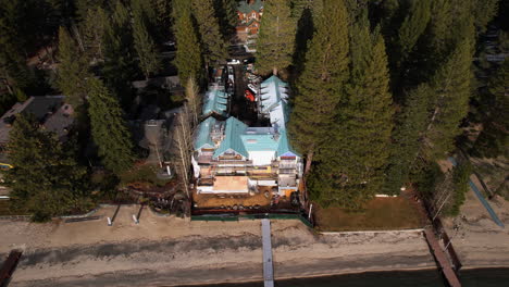 Drone-Shot-of-Luxury-Lakefront-Property,-Villa-and-Forest-on-Incline-Beach,-Lake-Tahoe,-Nevada-USA