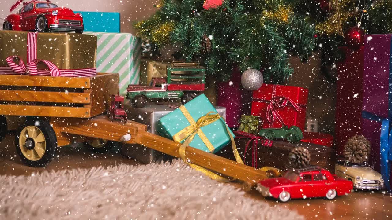 크리스마스 장식과 함께 내리는 눈