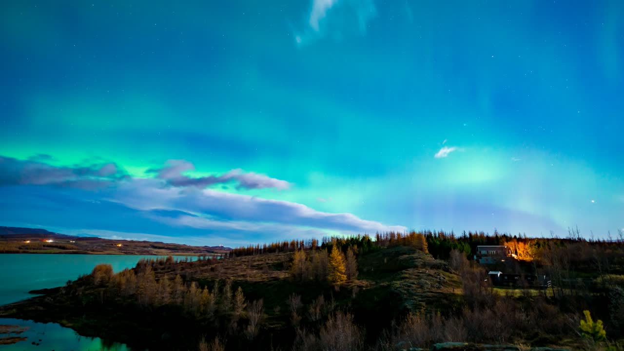 Stunning Aurora Borealis over Icelandic Lake