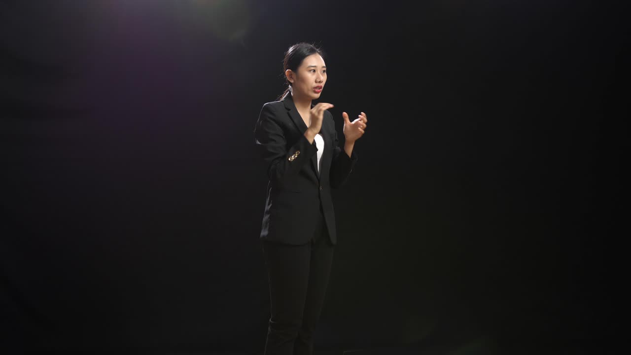 박수를 치는 사업가