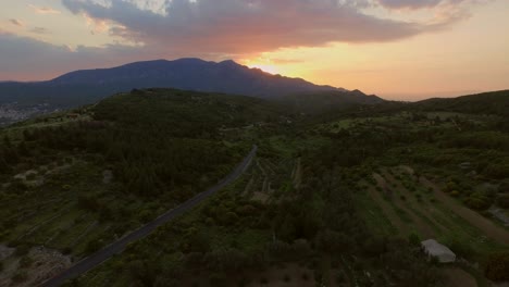 Antenne:-Sonnenuntergang-In-Den-Bergen-Der-Griechischen-Insel-Samos