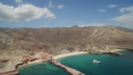 toma aerea de una pequena bahia en punta colorada, baja california sur