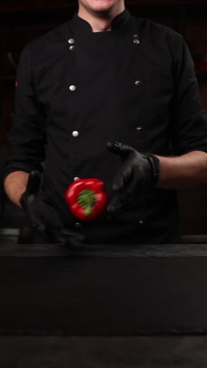 chef con un pimienta roja