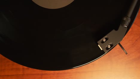 top down view of a turntable tonearm with platter spinning, slow motion 4k