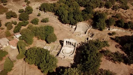 Vista-De-Drones-Del-Sitio-Arqueológico-De-Appolonia,-Albania,-Teatro-De-Europa