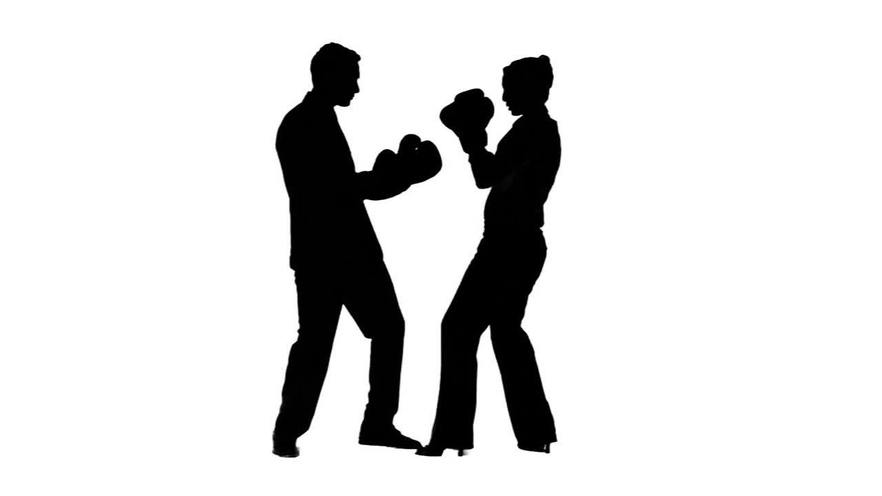 dos colegas en el boxeo a cámara lenta