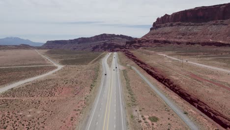 us highway 191 freeway road en el suroeste del desierto en moab, utah - antena