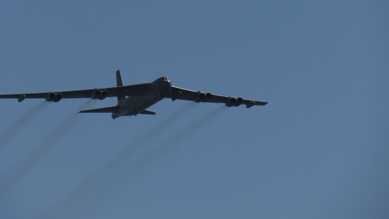 b bombardero bajo paso elevado en guerra