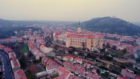 castillo de mikulov en la república checa