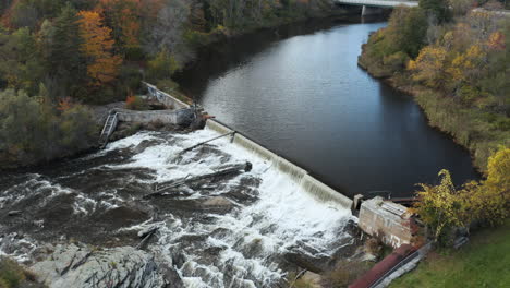 Gorgeous-overhead-aerial-shot-of-the-Royal-River-Grist-Mill-Park-in-Yarmouth,-Maine