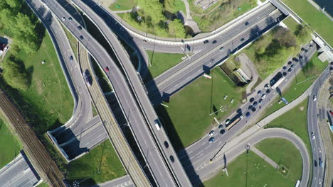 vista aérea de una intersección de autopista