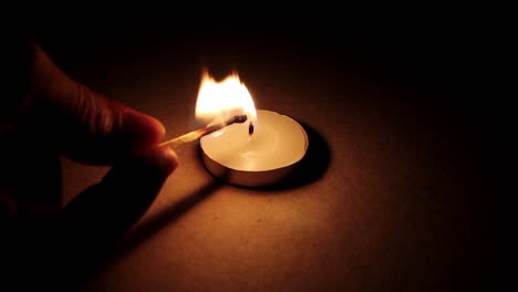 la oscuridad de la vela de iluminación 3