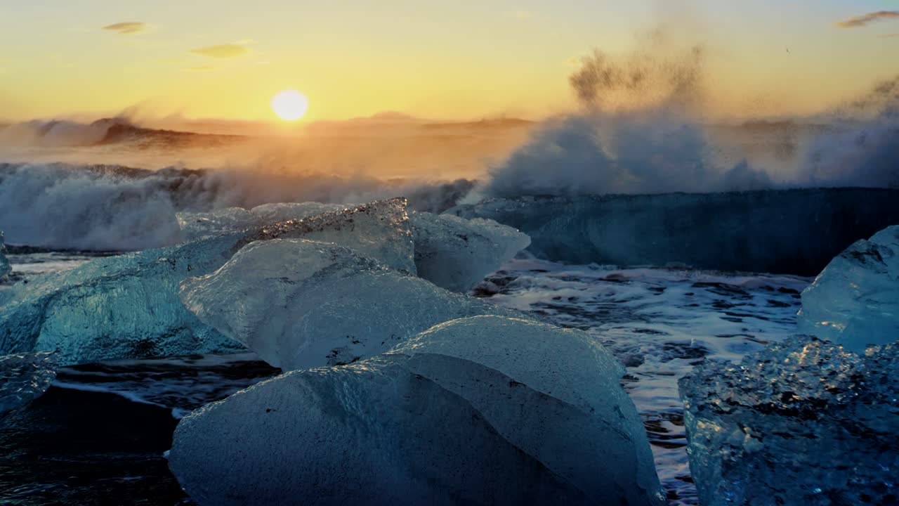 A 4K drone filmed a special glacier formation