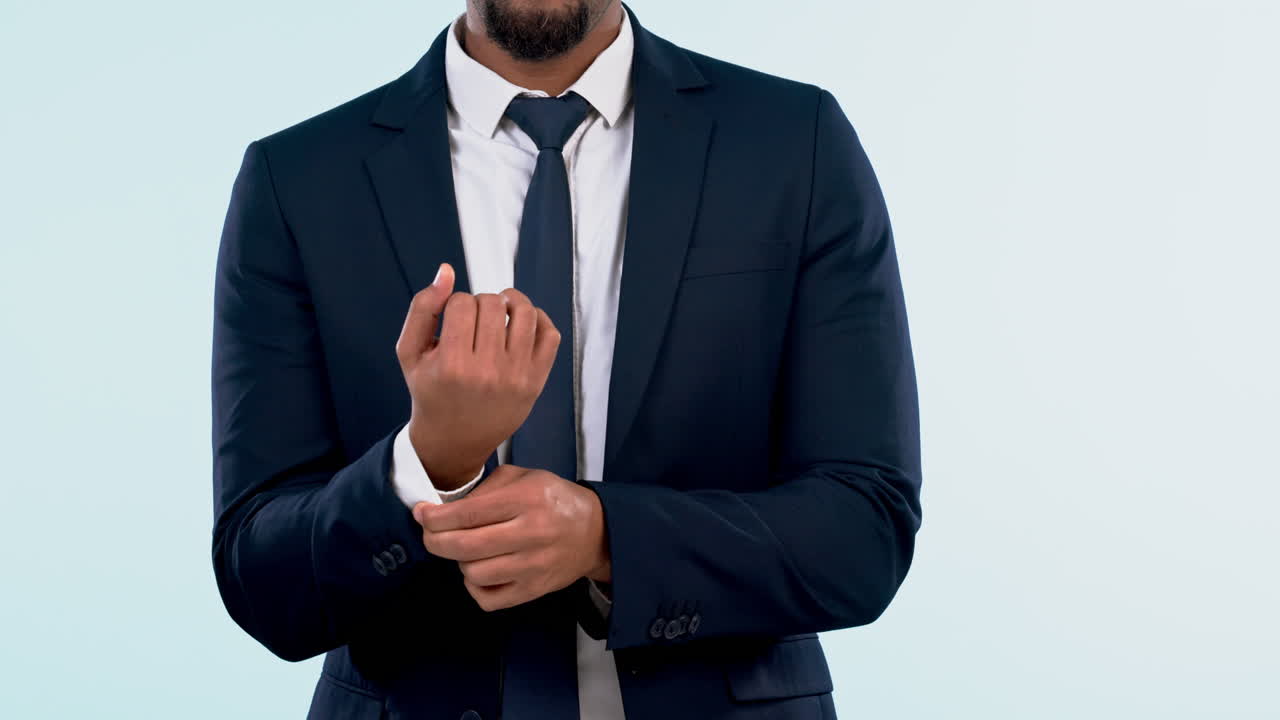 moda, traje y manguito con un hombre de negocios consiguiendo