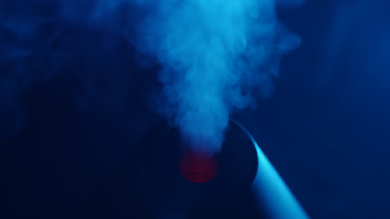 увлажнитель с красным круглым светом в середине