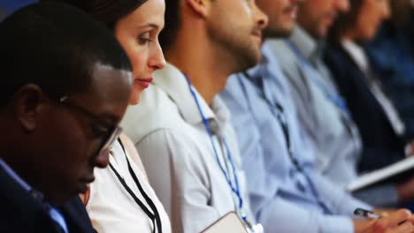 Business-executives-participating-in-a-business-meeting